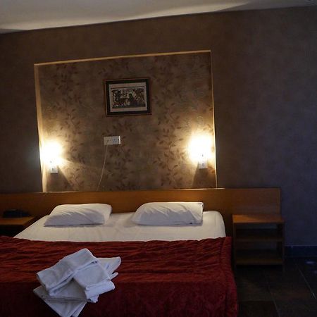 Sky Hotel Никозия Екстериор снимка