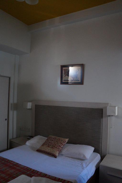Sky Hotel Никозия Екстериор снимка